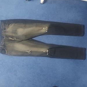 Black whitewash detressed stretch jeans!